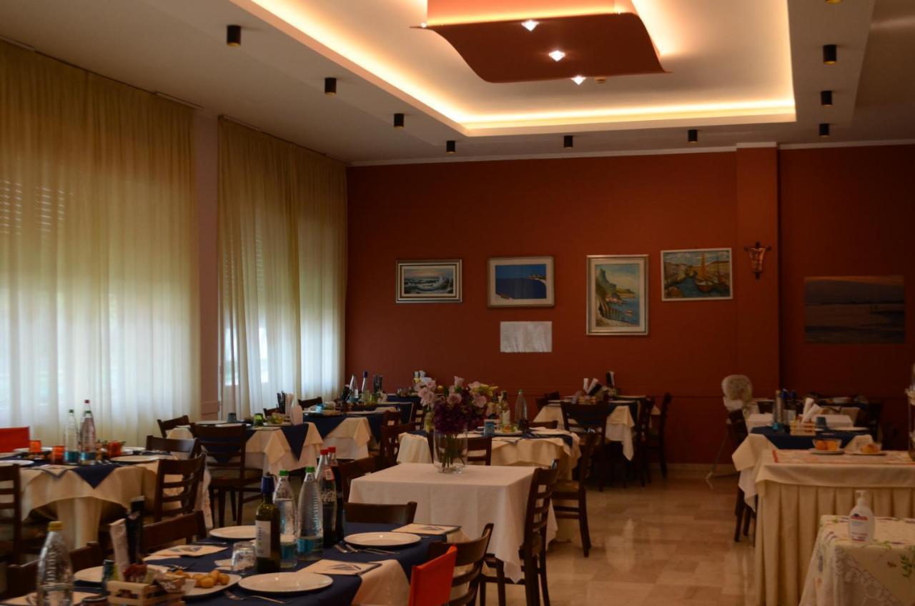 Hotel Boston Cesenatico Eksteriør billede